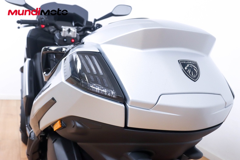 Motorbike image 9