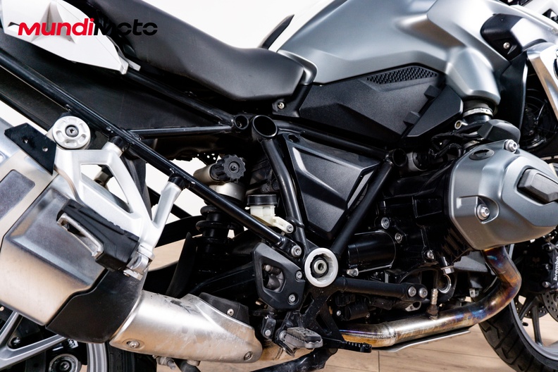 Motorbike image 3