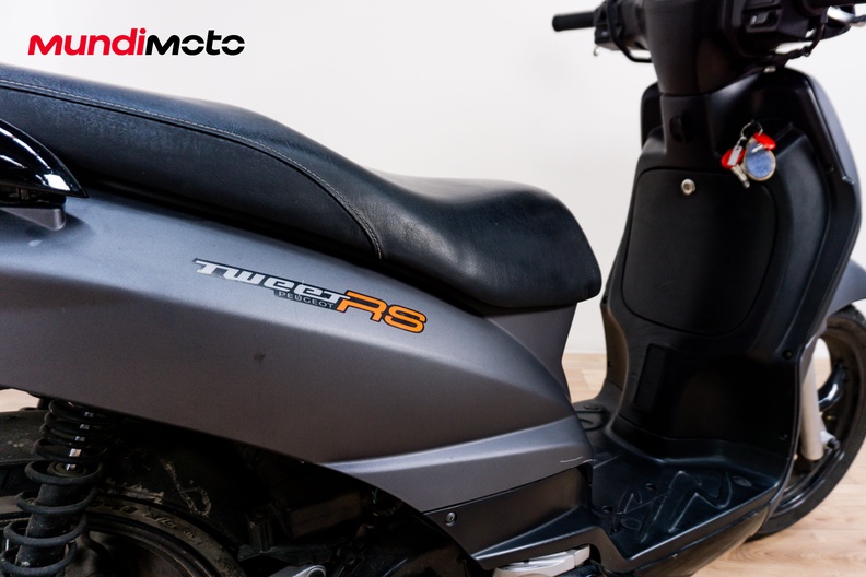 Motorbike image 3