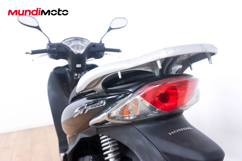 Motorbike image 9