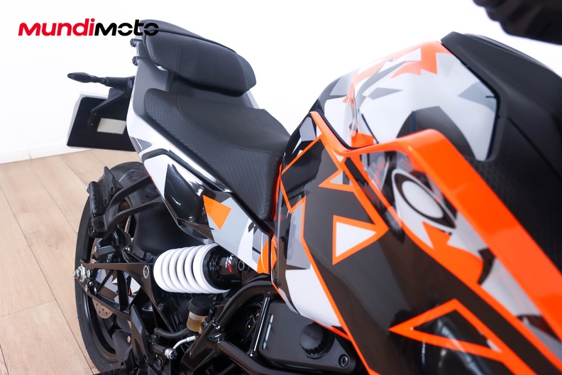 Motorbike image 12