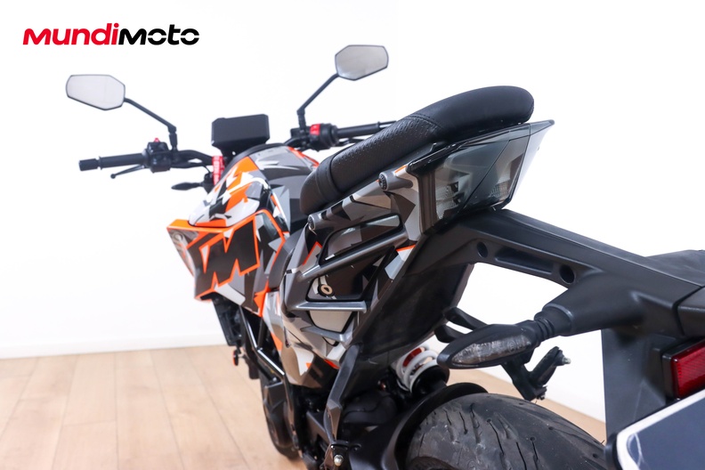 Motorbike image 9