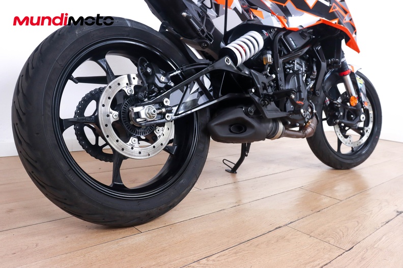 Motorbike image 3