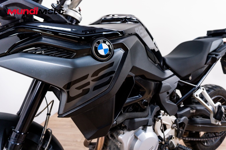 Motorbike image 9