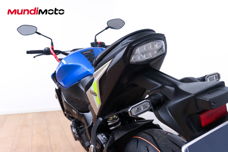 Motorbike image 9