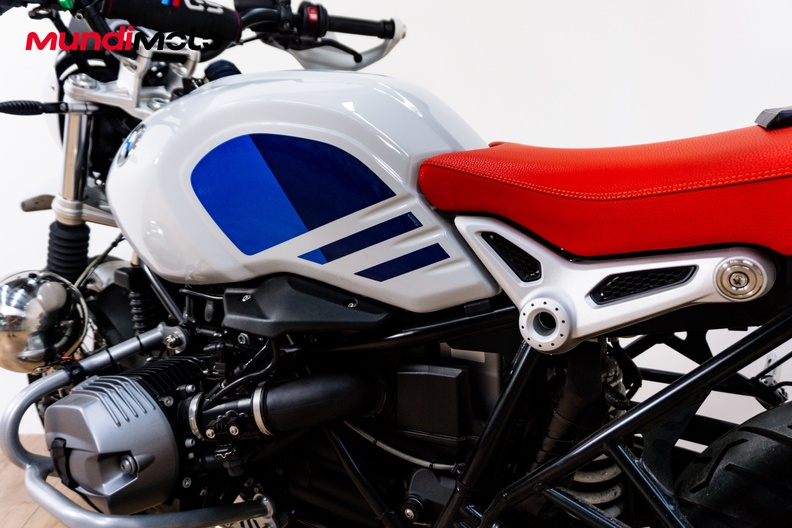 Motorbike image 8