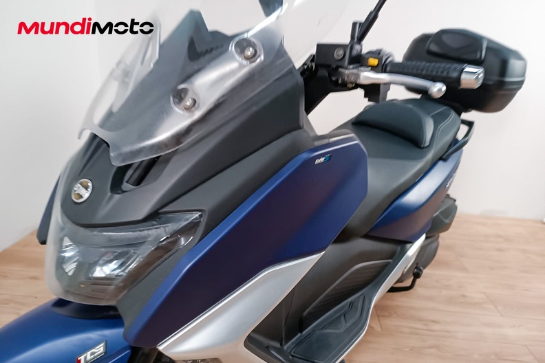 Motorbike image 9