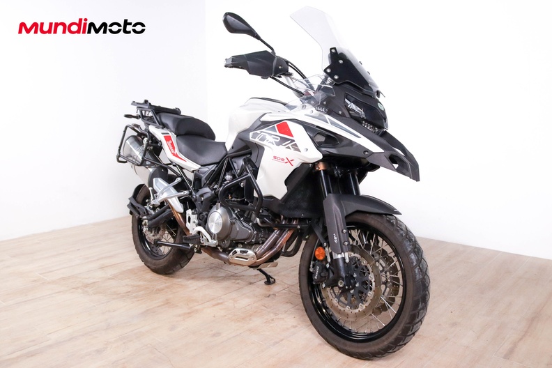 https://assets.mundimoto.com/images/260ae207-e9bd-4482-8872-740f433472a9/RIGHT_FRONT-0_medium.jpg