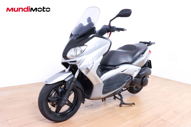 https://assets.mundimoto.com/images/2627dd25-a6f2-495c-b81b-8a2a634f85d0/LEFT_FRONT-0_medium.jpg