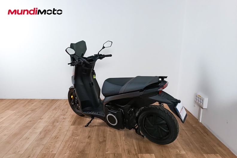 Motorbike image 7