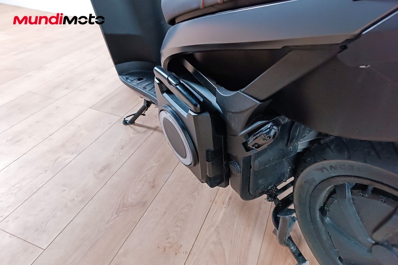 Motorbike image 8
