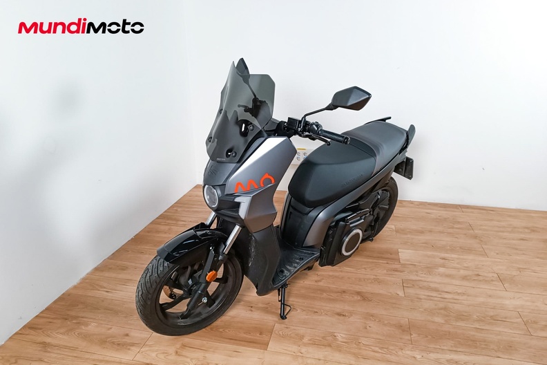 Motorbike image 6