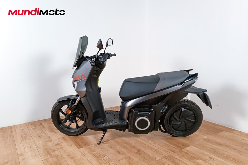 Motorbike image 5