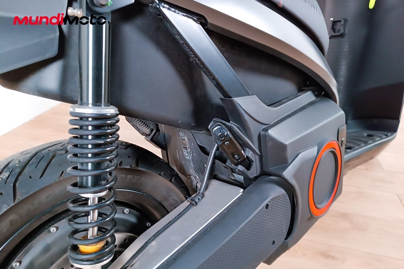 Motorbike image 3