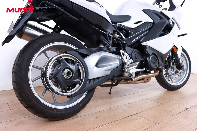 Motorbike image 3