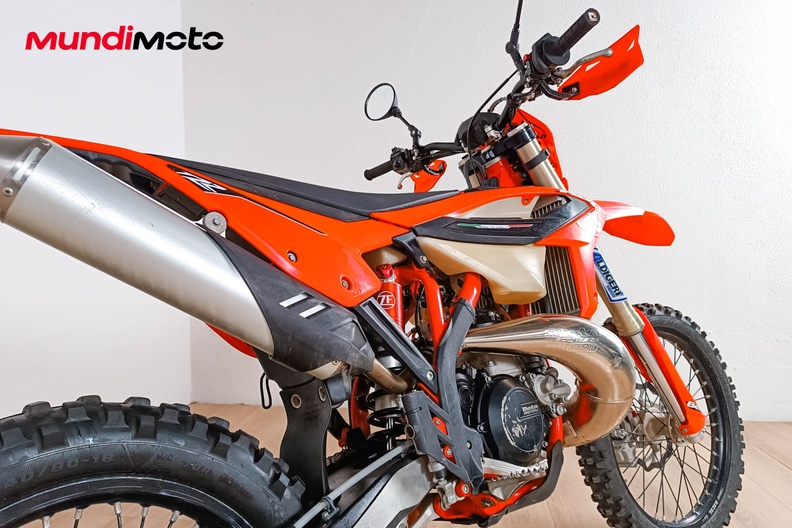 Motorbike image 3