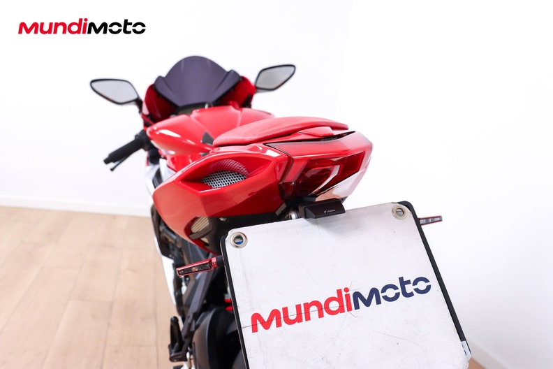 https://assets.mundimoto.com/images/2b17c6ad-c082-4e6f-8ce4-5e93a1bcbb14/LEFT_BACK_DETAIL-0_medium.jpg