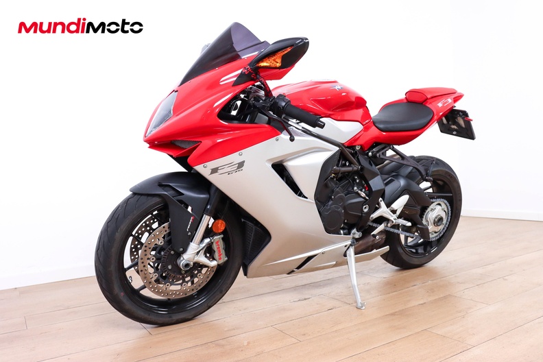 https://assets.mundimoto.com/images/2b17c6ad-c082-4e6f-8ce4-5e93a1bcbb14/LEFT_FRONT-0_medium.jpg