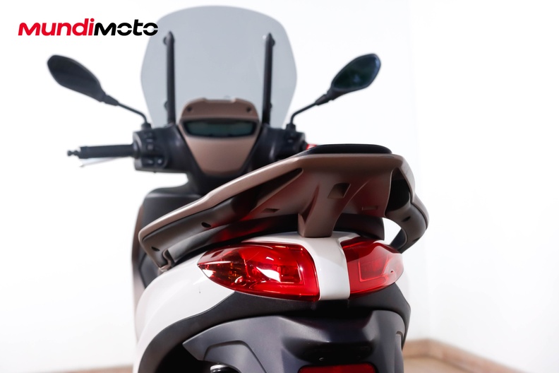 Motorbike image 9