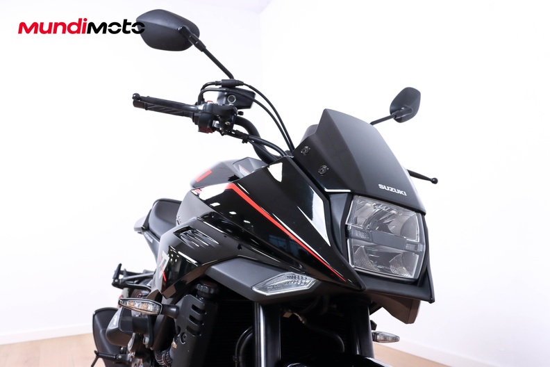 https://assets.mundimoto.com/images/2b95ba31-e3f9-46f5-b4ad-1812ffc52ab2/RIGHT_FRONT_DETAIL-0_medium.jpg