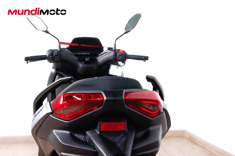 Motorbike image 9