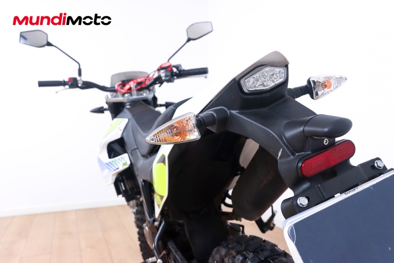 Motorbike image 9