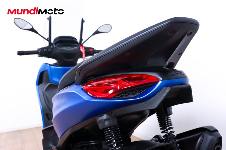 Motorbike image 9