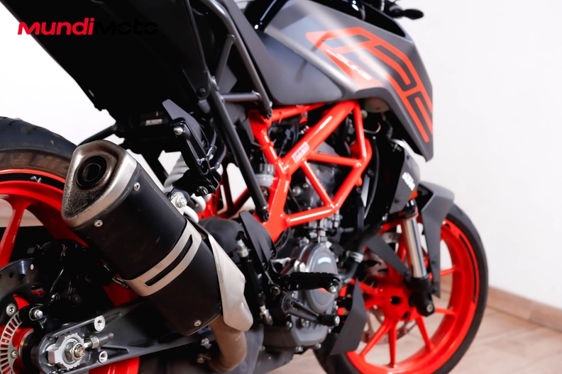 Motorbike image 3