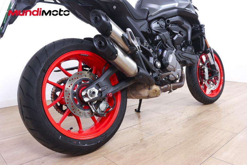Motorbike image 3