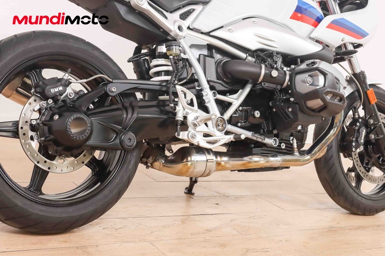 Motorbike image 3