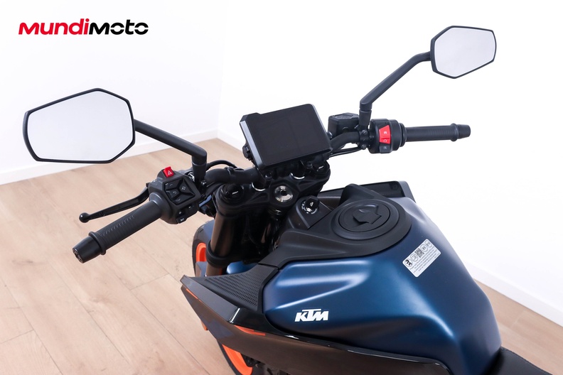 Motorbike image 10