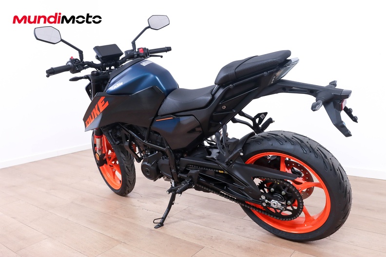 Motorbike image 7
