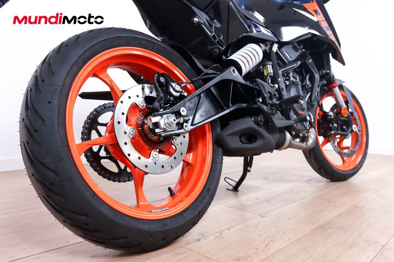 Motorbike image 3