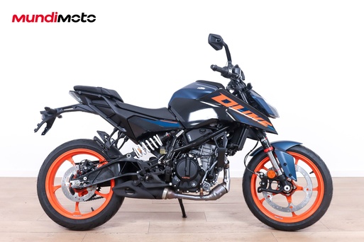 Noleggio di Moto KTM 125 DUKE per Privati e Aziende