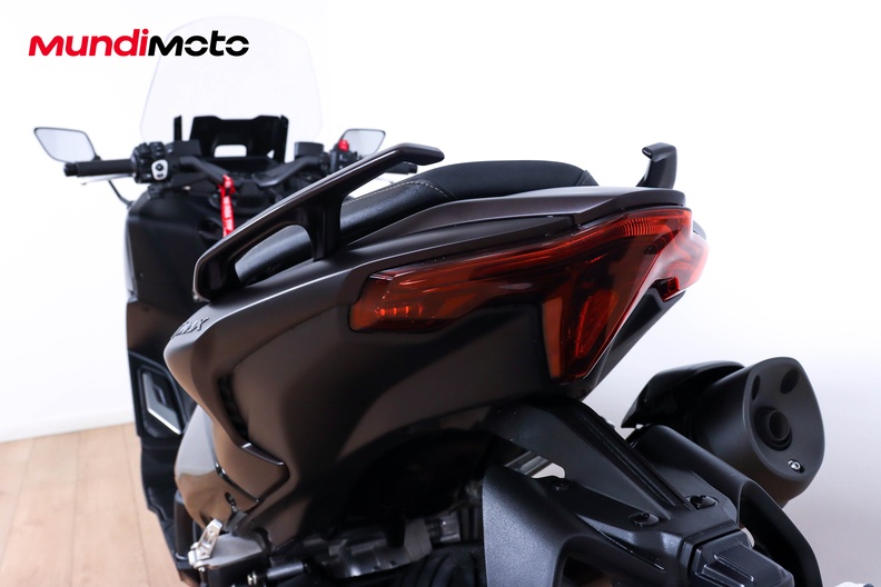 Motorbike image 9
