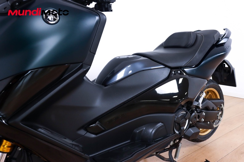 Motorbike image 8