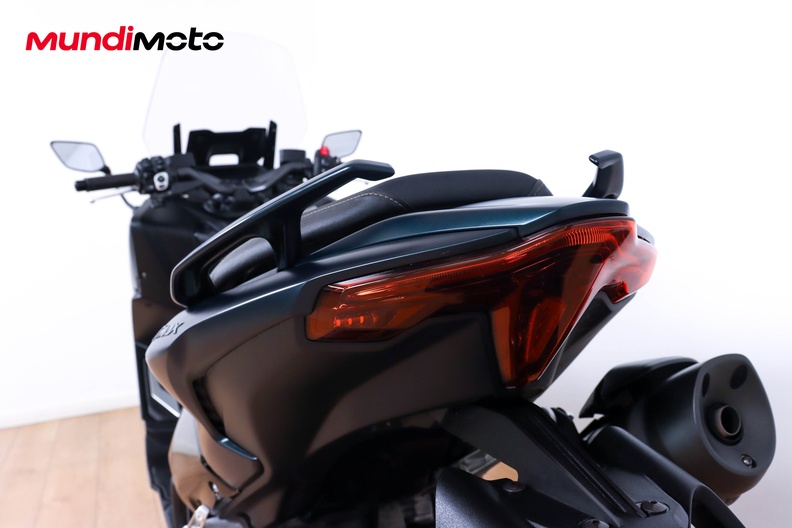 Motorbike image 9