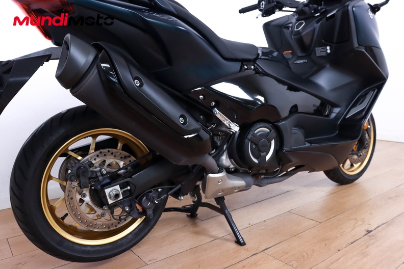 Motorbike image 3