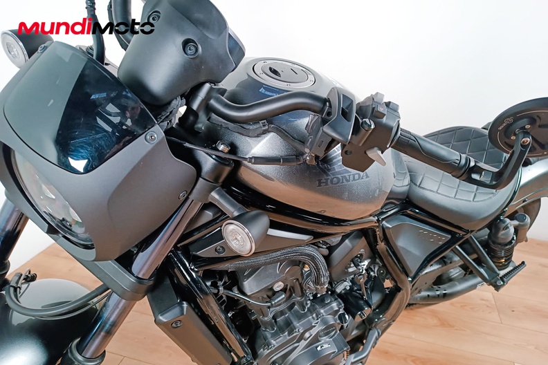 Motorbike image 9