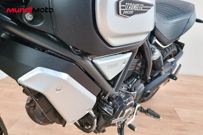 Motorbike image 9