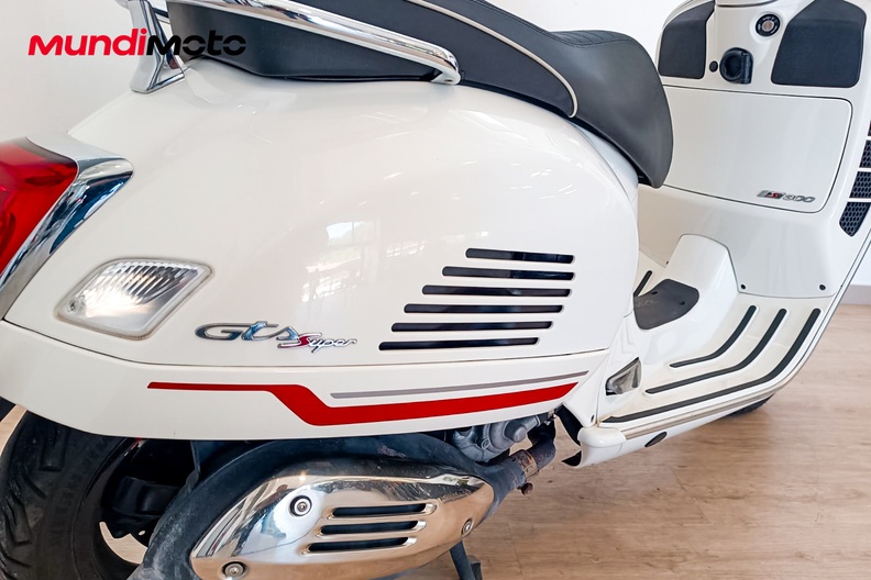 Motorbike image 3