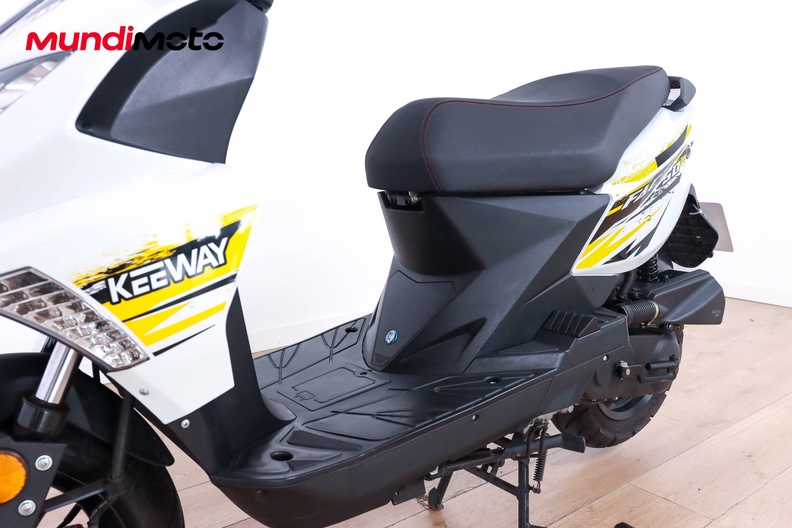 Motorbike image 9