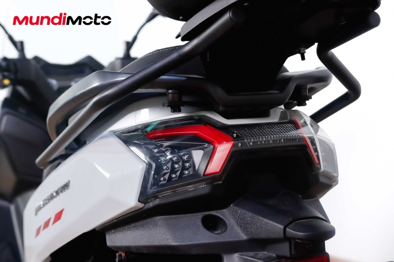 Motorbike image 9