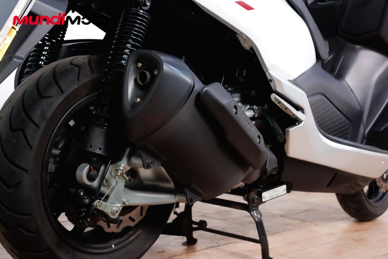 Motorbike image 3