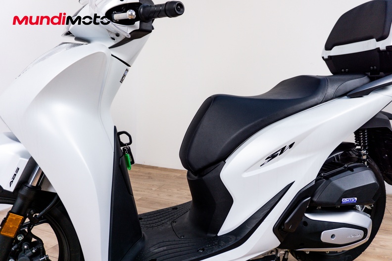 Motorbike image 9