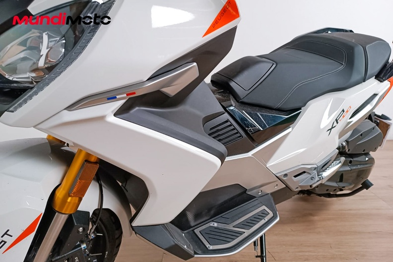 Motorbike image 9