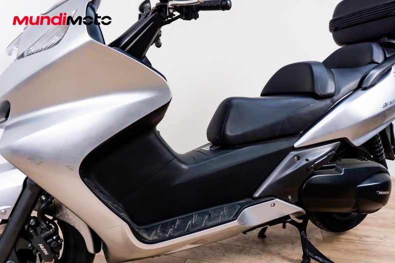Motorbike image 9