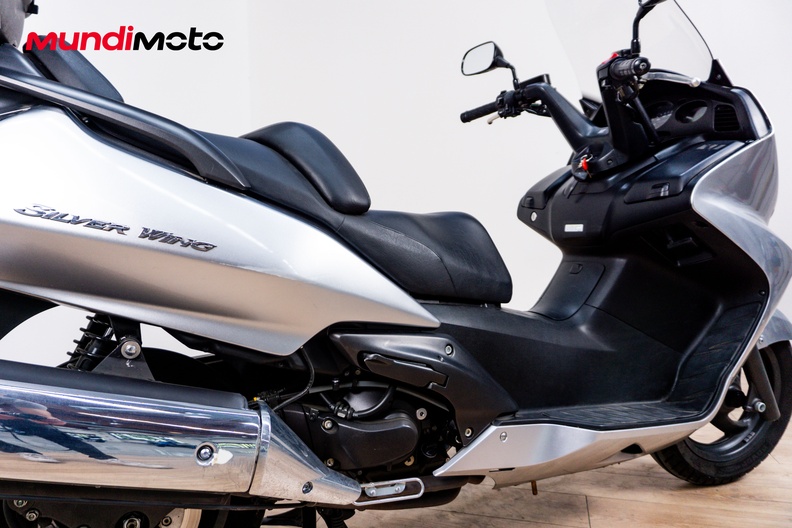 Motorbike image 3