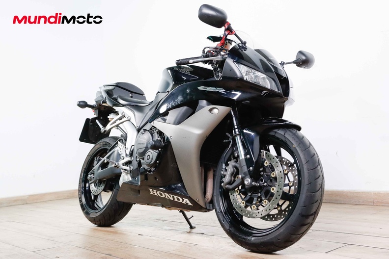 https://assets.mundimoto.com/images/3e4ab619-b7b3-4cc7-a43b-b0d1b1318bc4/RIGHT_FRONT-0_medium.jpg