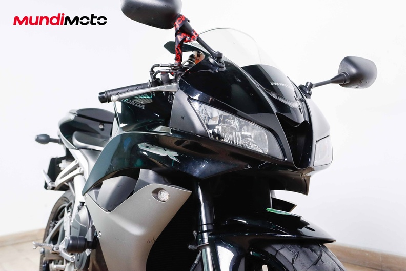 https://assets.mundimoto.com/images/3e4ab619-b7b3-4cc7-a43b-b0d1b1318bc4/RIGHT_FRONT_DETAIL-0_medium.jpg